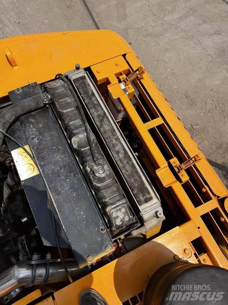 Hyundai 210W-7 Ratasekskavaatorid