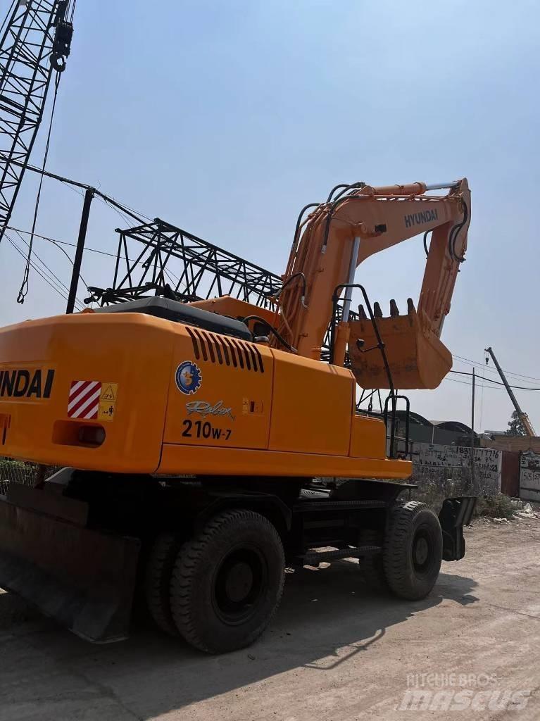 Hyundai 210W-7 Ratasekskavaatorid