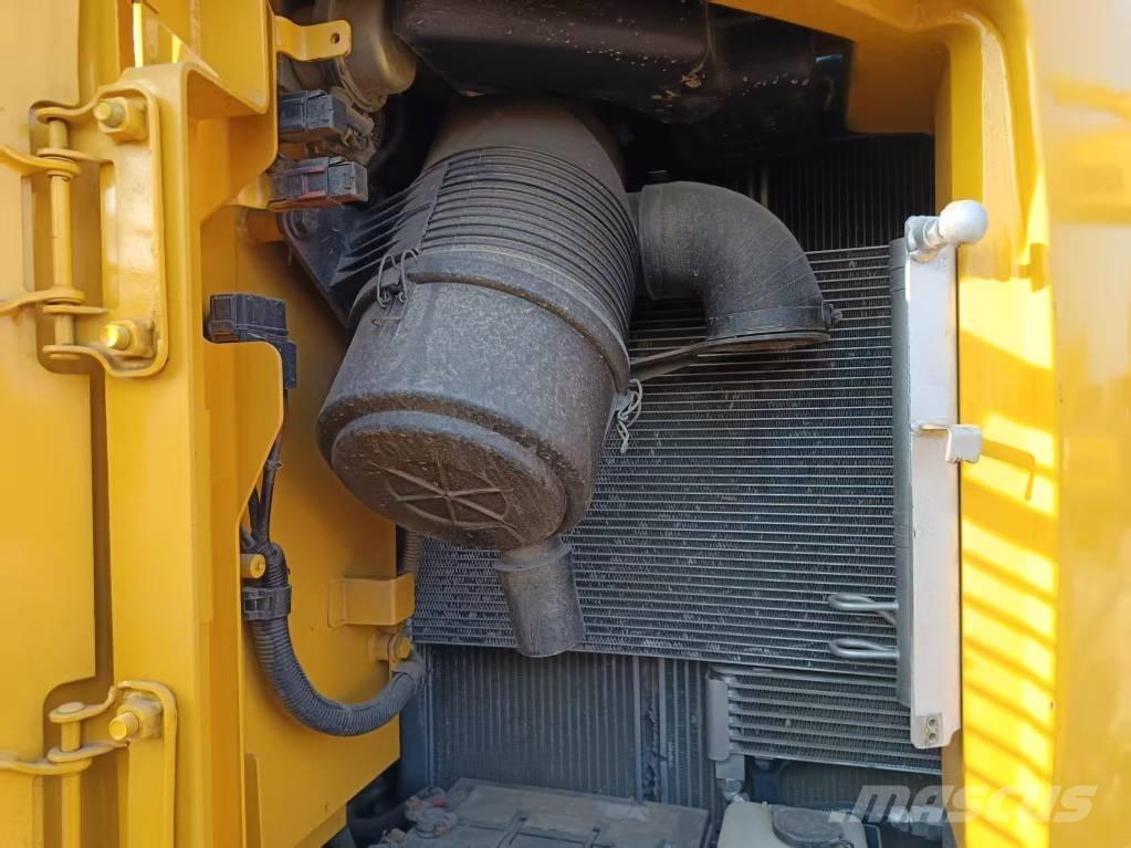 Komatsu PC138 Väikeekskavaatorid 7t-12t