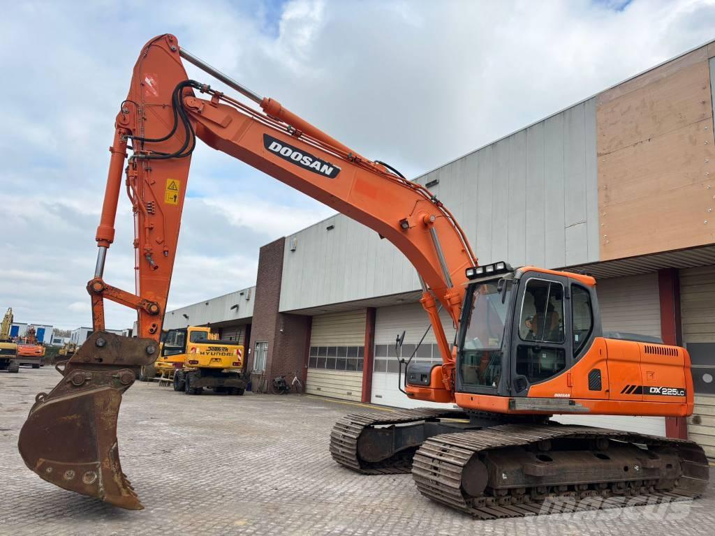Doosan DX 225 LC Roomikekskavaatorid