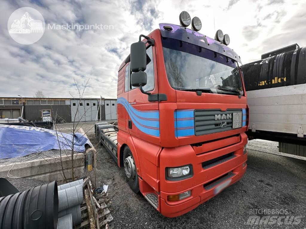 MAN TGX 28.530 LAXO Raamautod