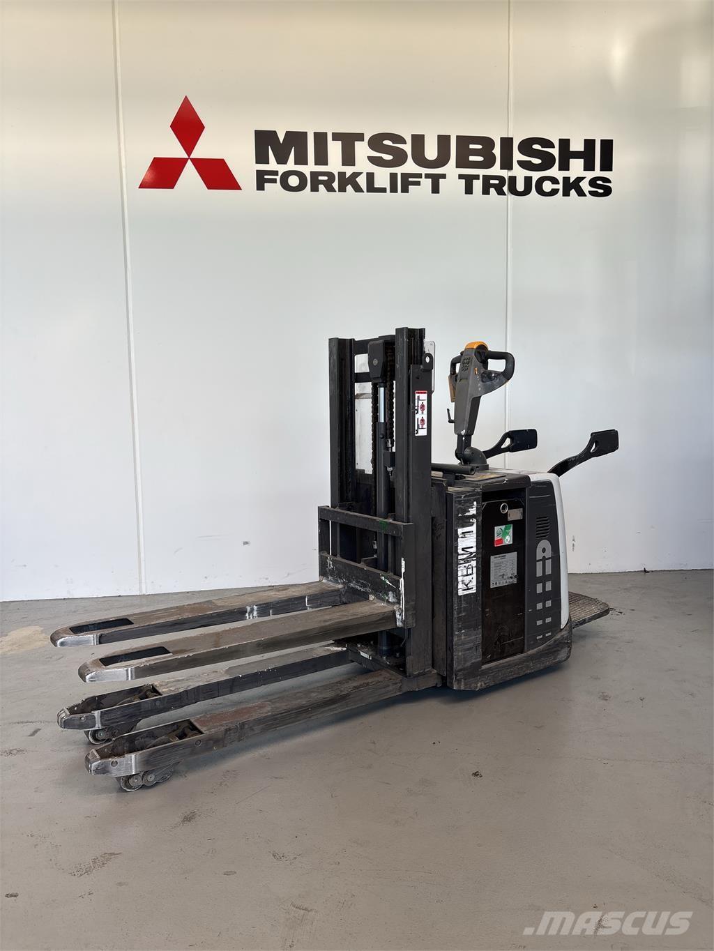 UniCarriers PDP200 Platvormiga virnastajad