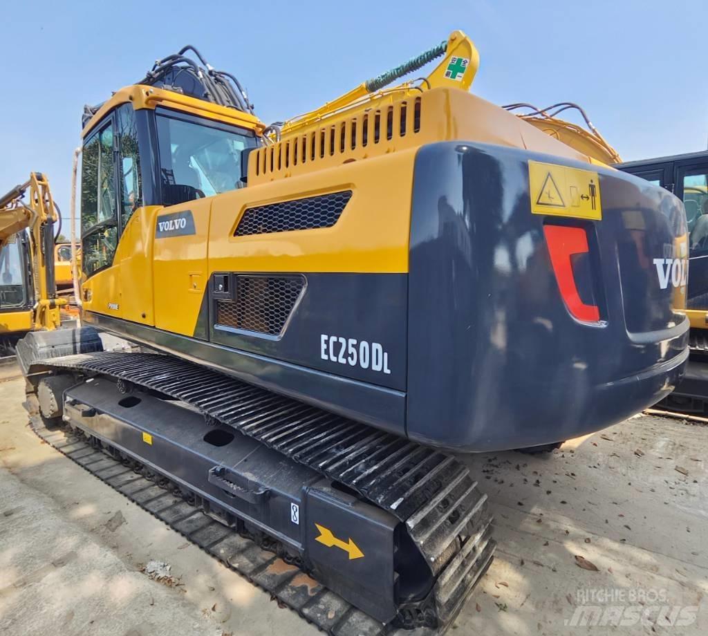 Volvo EC 250 D L Roomikekskavaatorid
