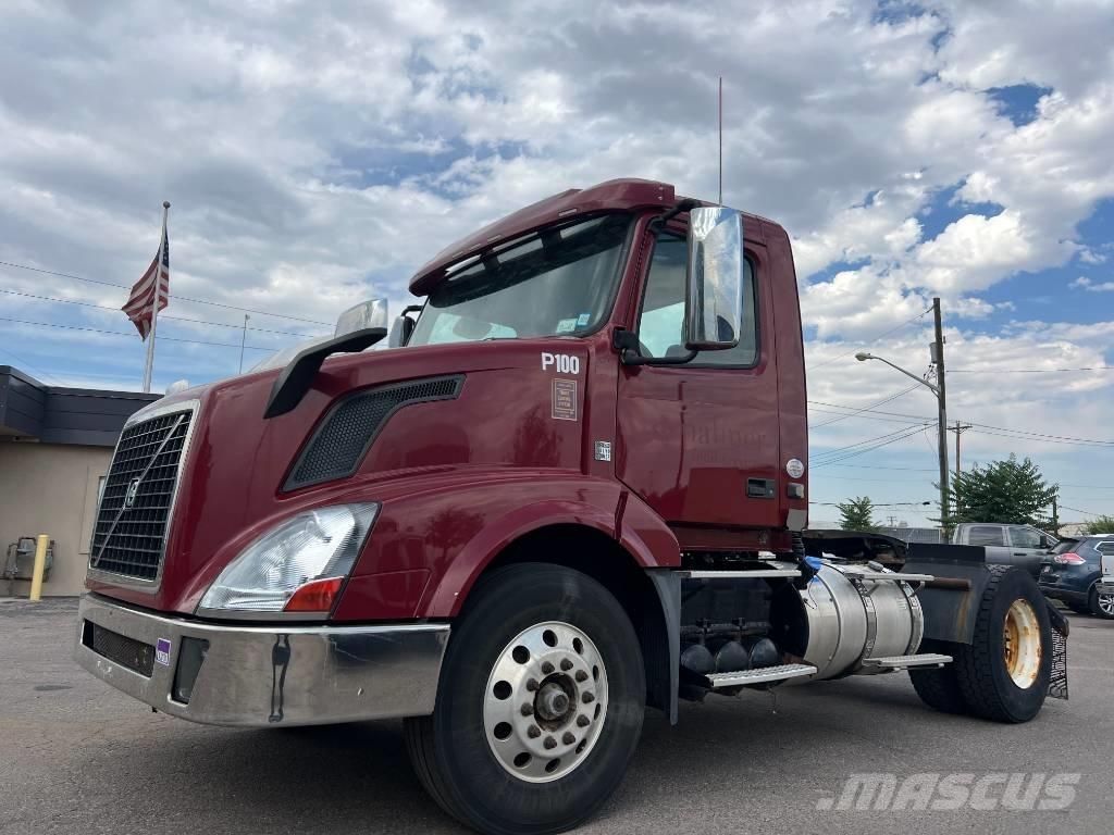 Volvo VNL 42 T300 Sadulveokid
