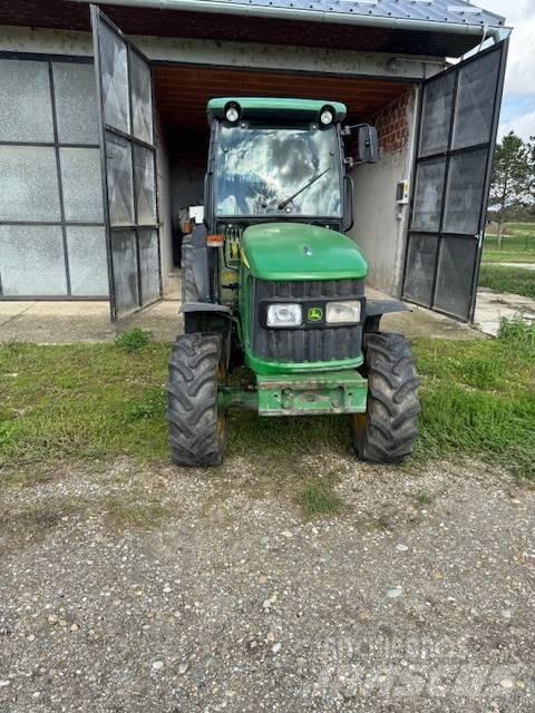 John Deere 5515 F Traktorid