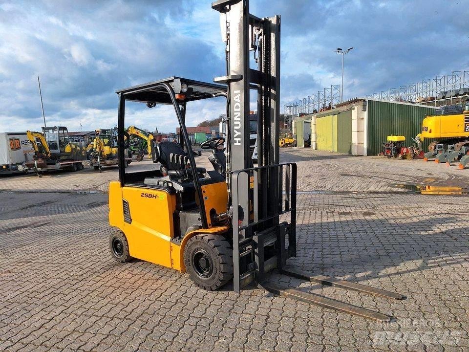 Hyundai 25 BH-9 Muu