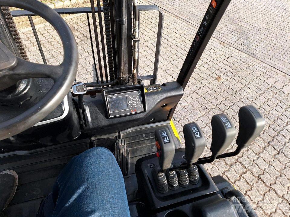 Hyundai 25 BH-9 Muu