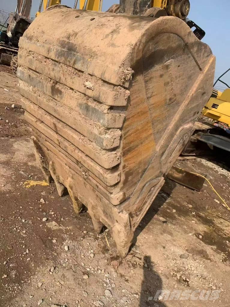 Komatsu PC 450-8 Roomikekskavaatorid