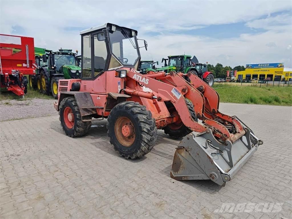 Atlas 72E Rataslaadurid