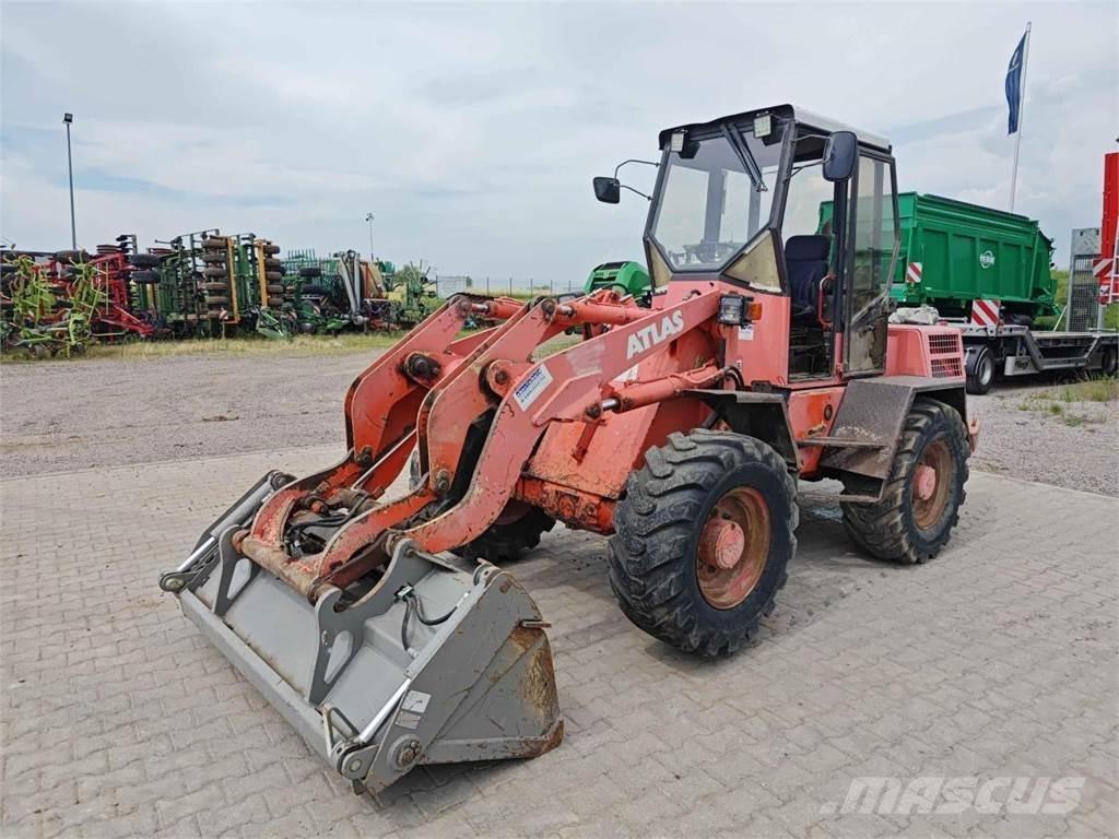 Atlas 72E Rataslaadurid