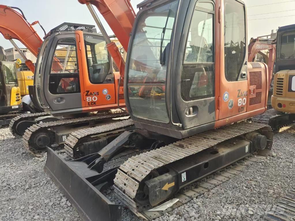 Hitachi ZX 80 Väikeekskavaatorid 7t-12t