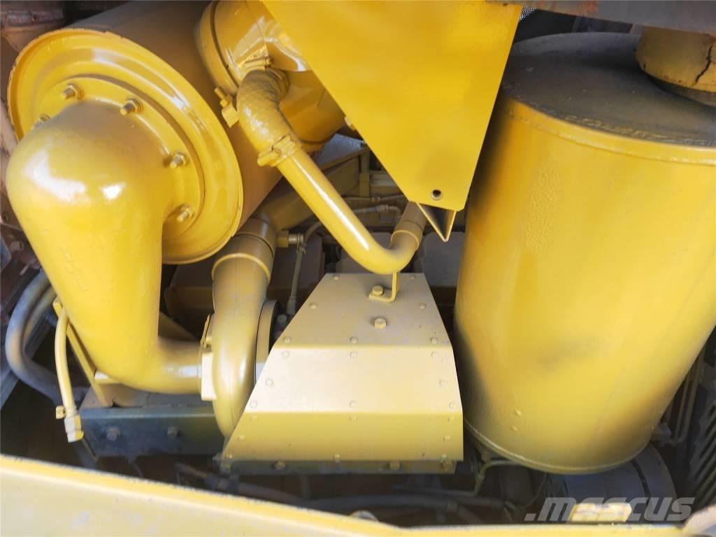 Komatsu D155AX-5 Buldooserid