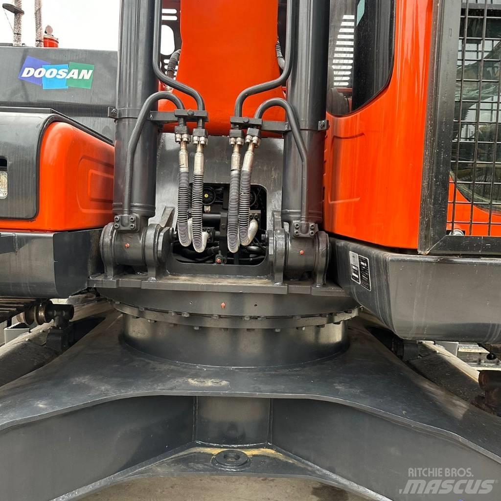 Doosan DX225LC-9C Roomikekskavaatorid