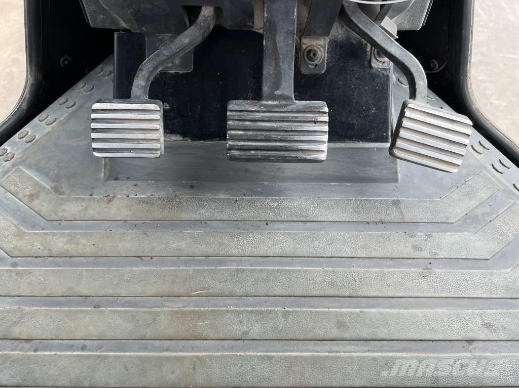 CAT 140M2 AWD Greiderid