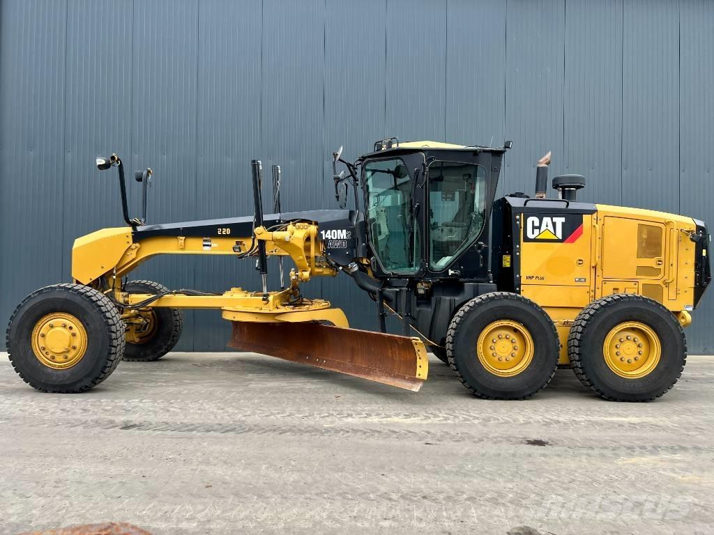 CAT 140M2 AWD Greiderid