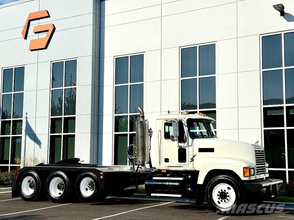 Mack CHU 613 Sadulveokid