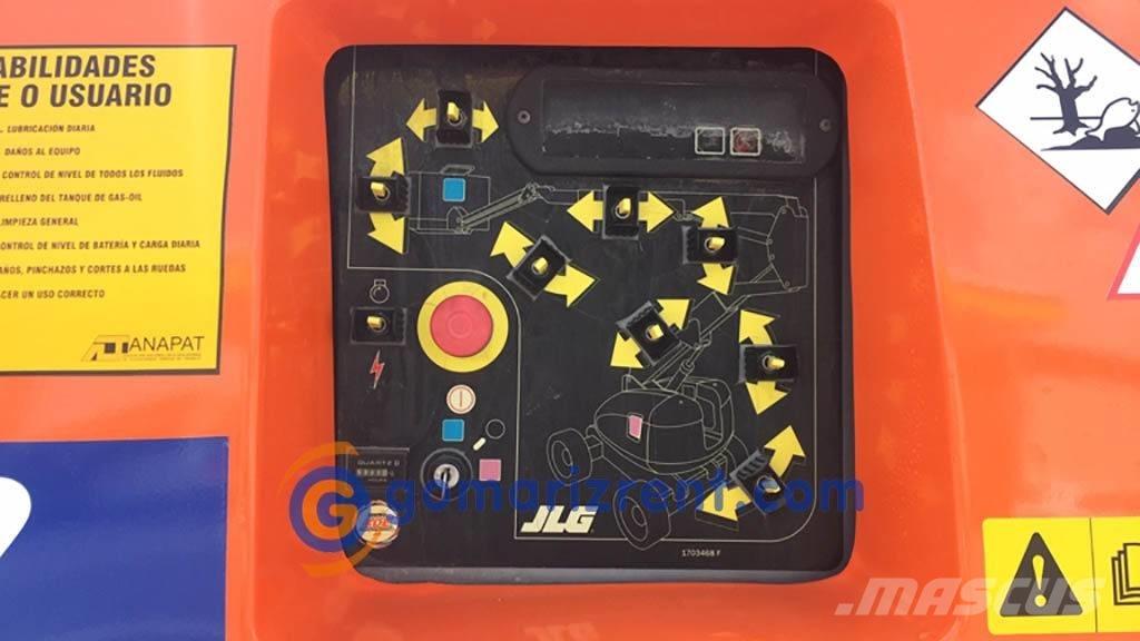 JLG 800 AJ Iseliikuvad poomtõstukid