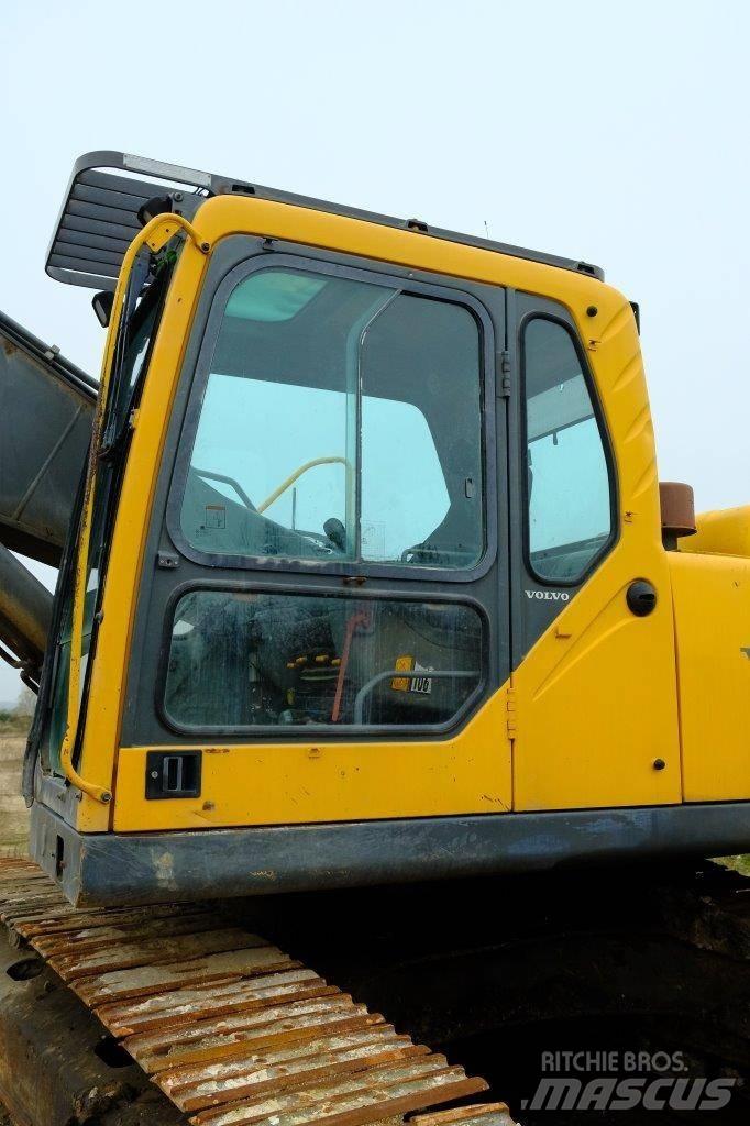 Volvo EC 240 kabina Kabiinid