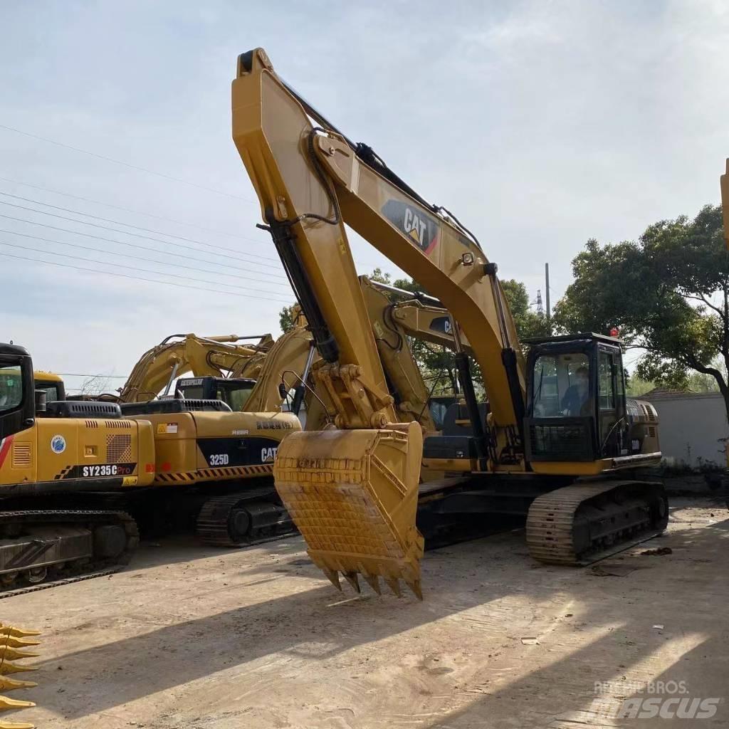 CAT 330 Roomikekskavaatorid