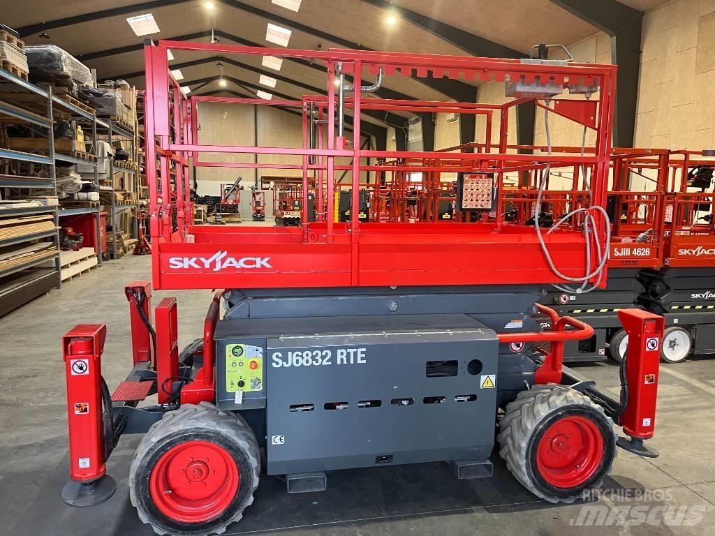 SkyJack SJ 6832 RTE Käärtõstukid