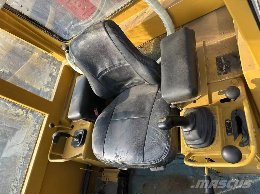 CAT D5C Buldooserid
