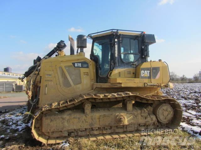 CAT D 7 E Buldooserid