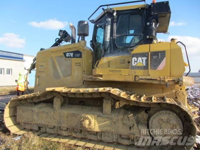 CAT D 7 E Buldooserid