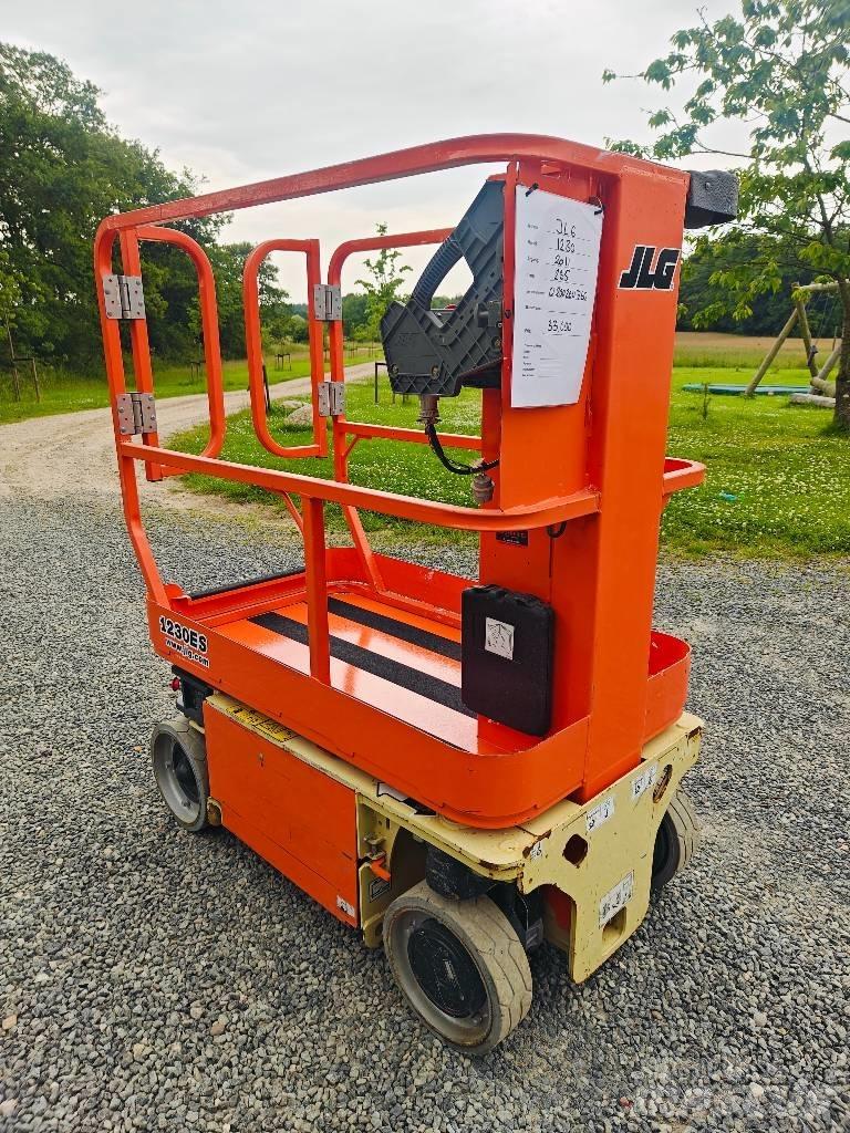 JLG 1230 ES Vertikaalsed mast tõstukid