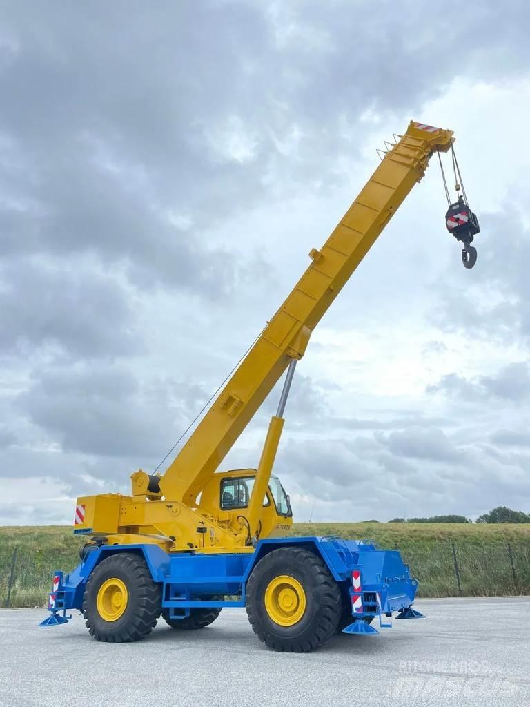 Terex RT555-1 Raske maastiku tõstukid