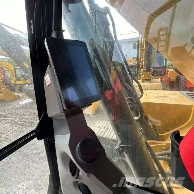 CAT 320 Roomikekskavaatorid