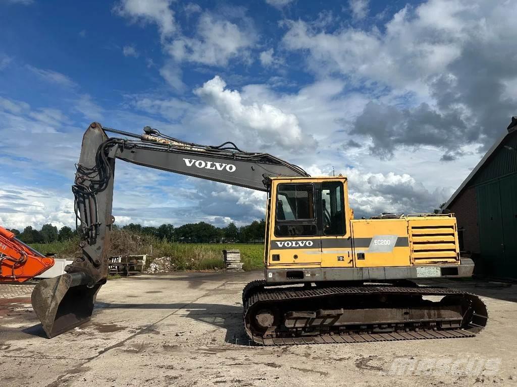 Volvo EC200 Roomikekskavaatorid