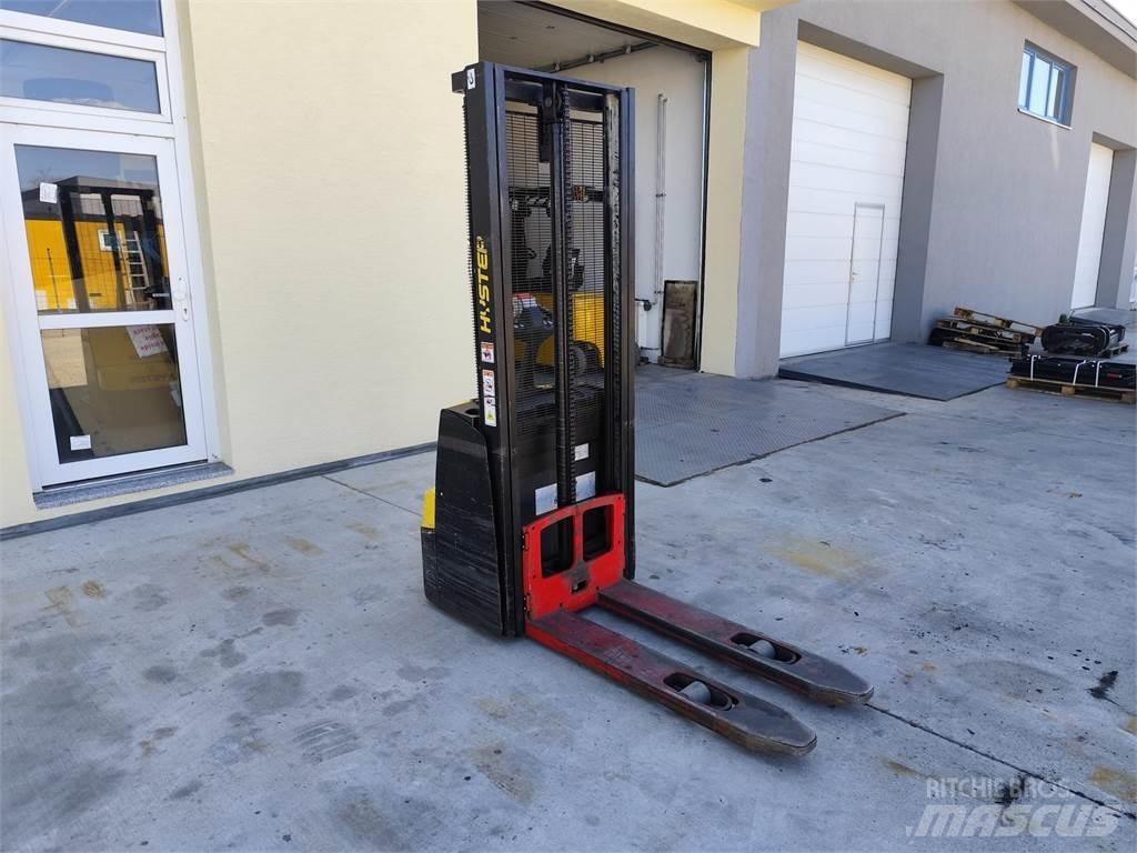 Hyster S1.0E Järelkäidavad virnastajad