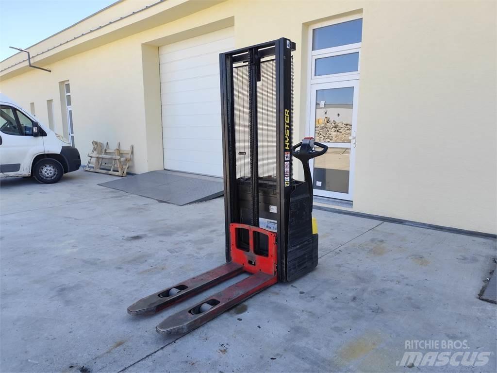 Hyster S1.0E Järelkäidavad virnastajad