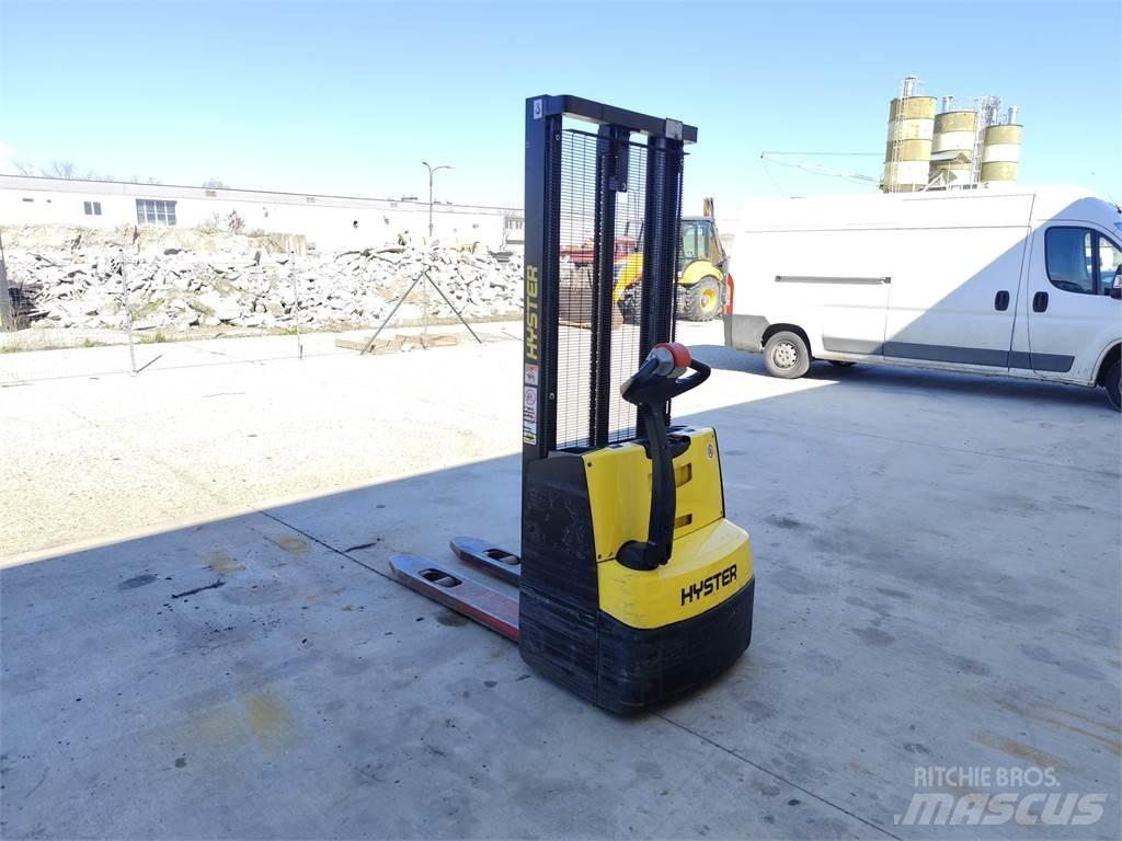 Hyster S1.0E Järelkäidavad virnastajad