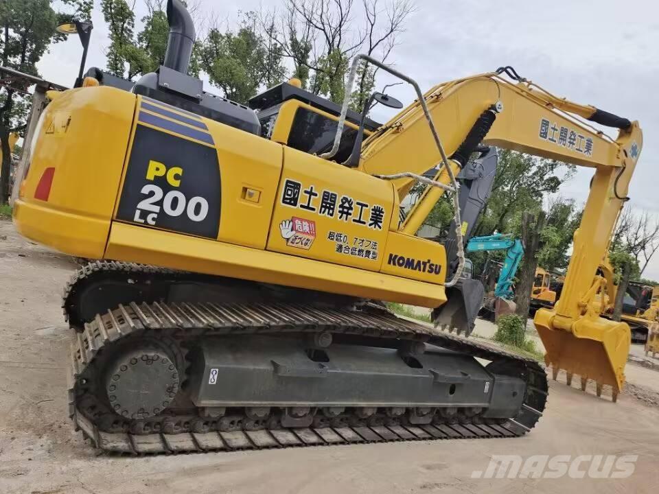 Komatsu PC 200 Roomikekskavaatorid