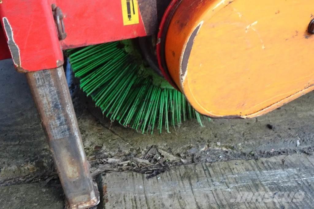 Dücker Veegmachine Tänavapuhastusveokid