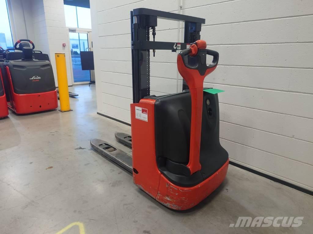 Linde L12/1172 Järelkäidavad virnastajad