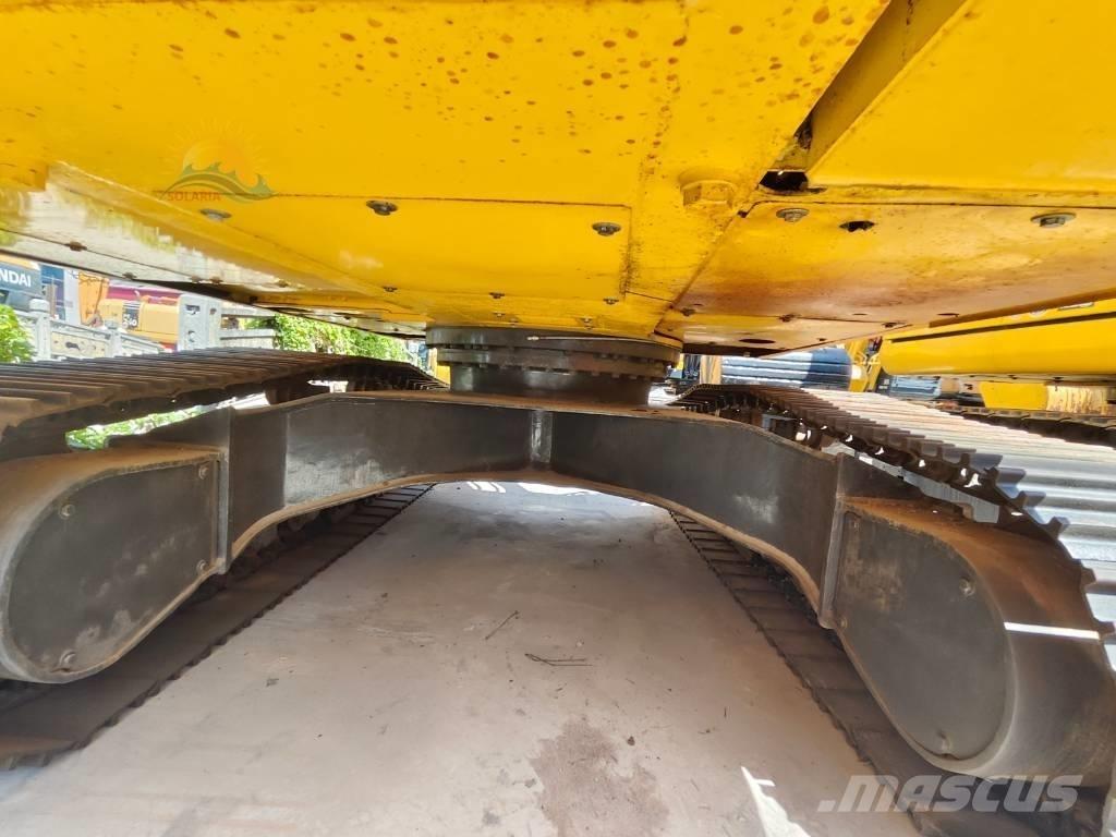 Komatsu PC 220-8 Roomikekskavaatorid