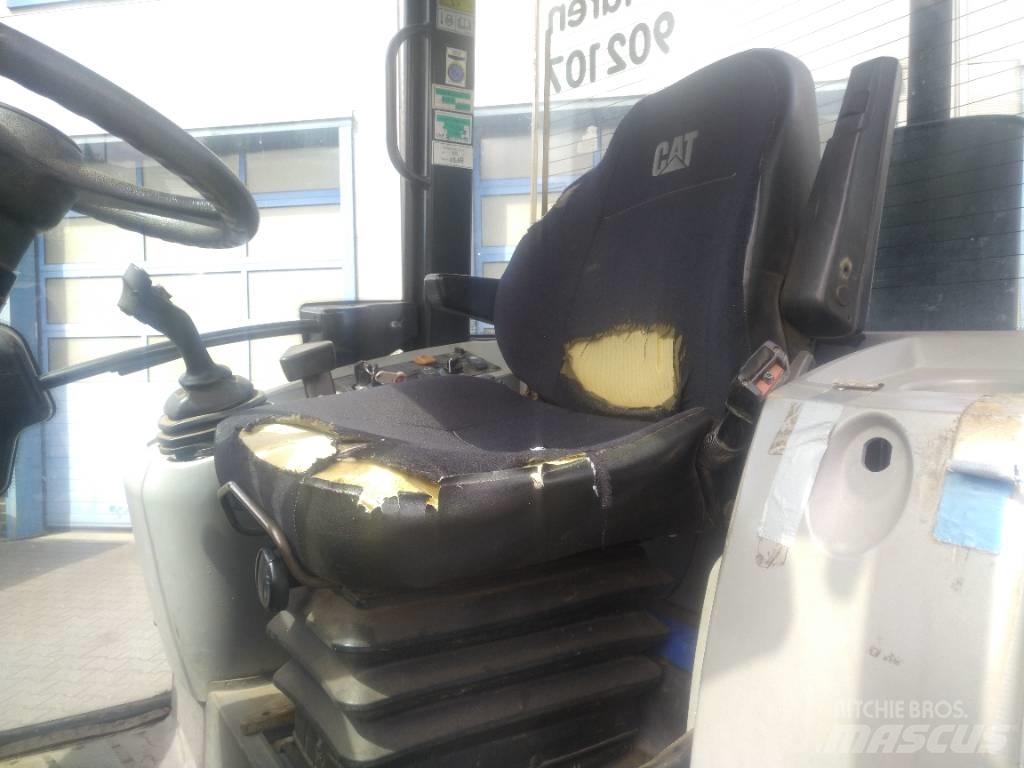 CAT 907 H Rataslaadurid