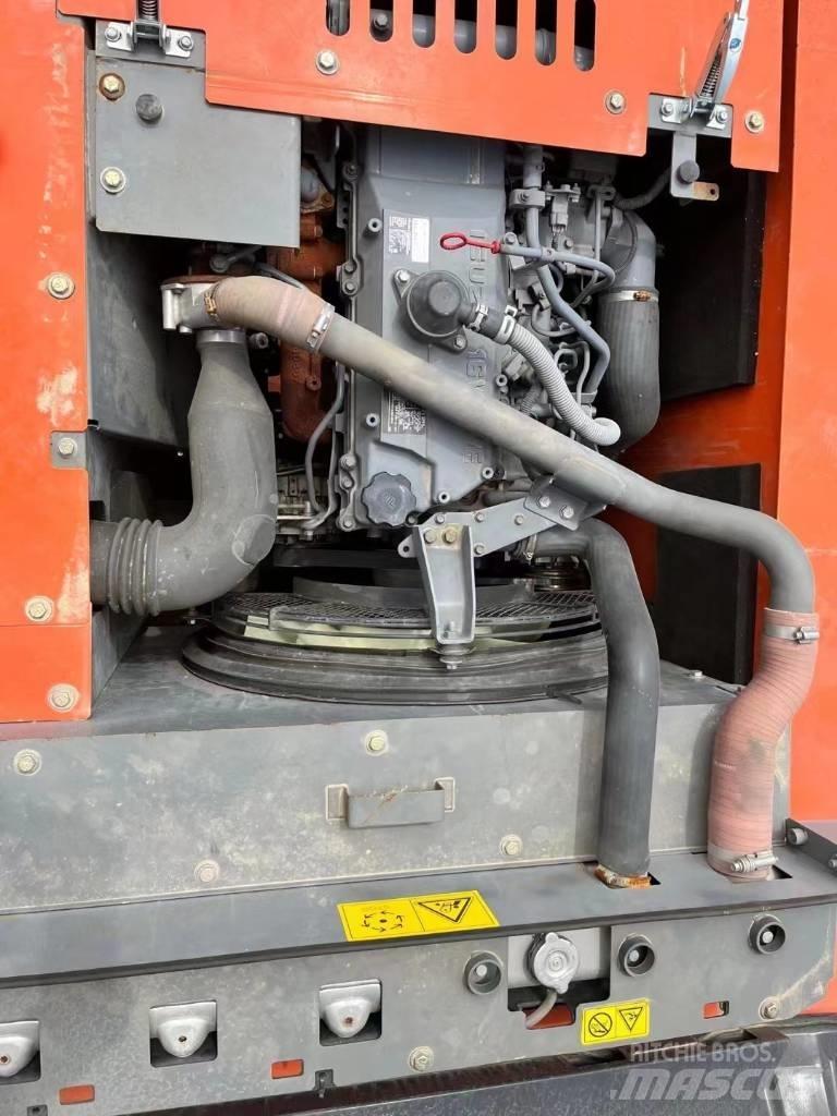Hitachi ZX 240-3 Roomikekskavaatorid