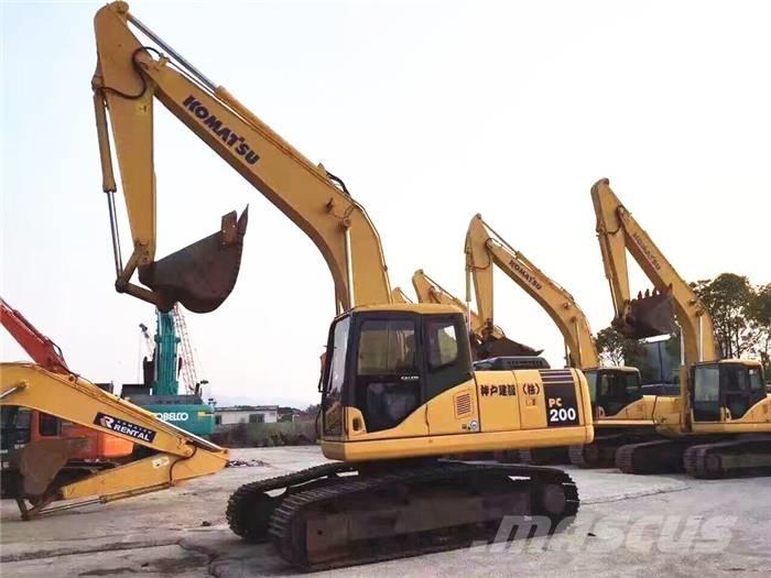 Komatsu PC 200-7 Roomikekskavaatorid