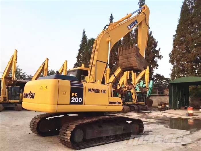 Komatsu PC 200-7 Roomikekskavaatorid