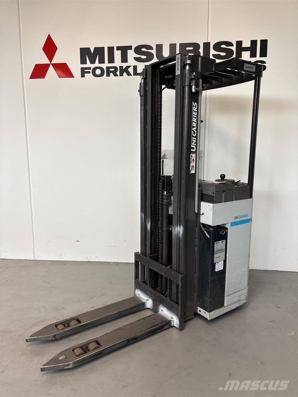 Atlet A160 Platvormiga virnastajad