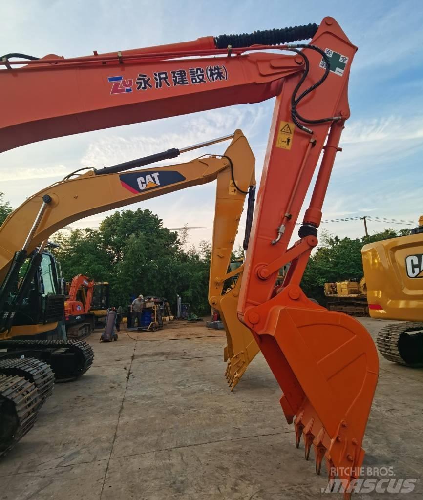 Hitachi ZX 200 Roomikekskavaatorid