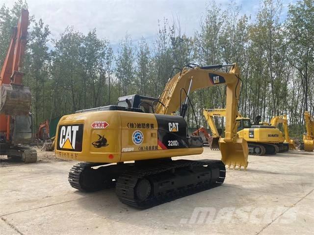 CAT 320D2 Roomikekskavaatorid