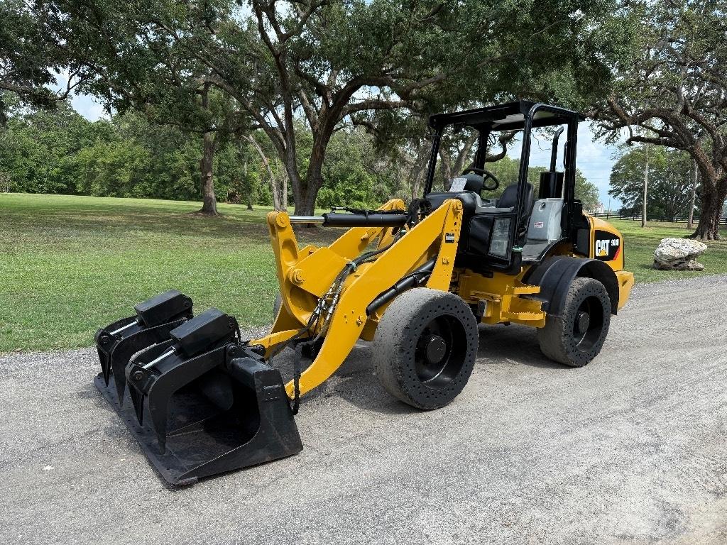 CAT 908 H Rataslaadurid
