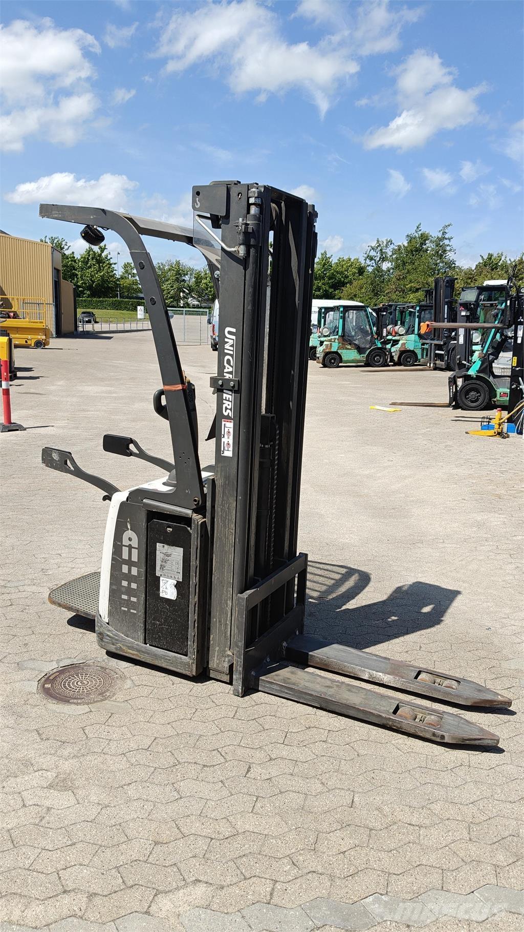 Atlet PSP160 Platvormiga virnastajad