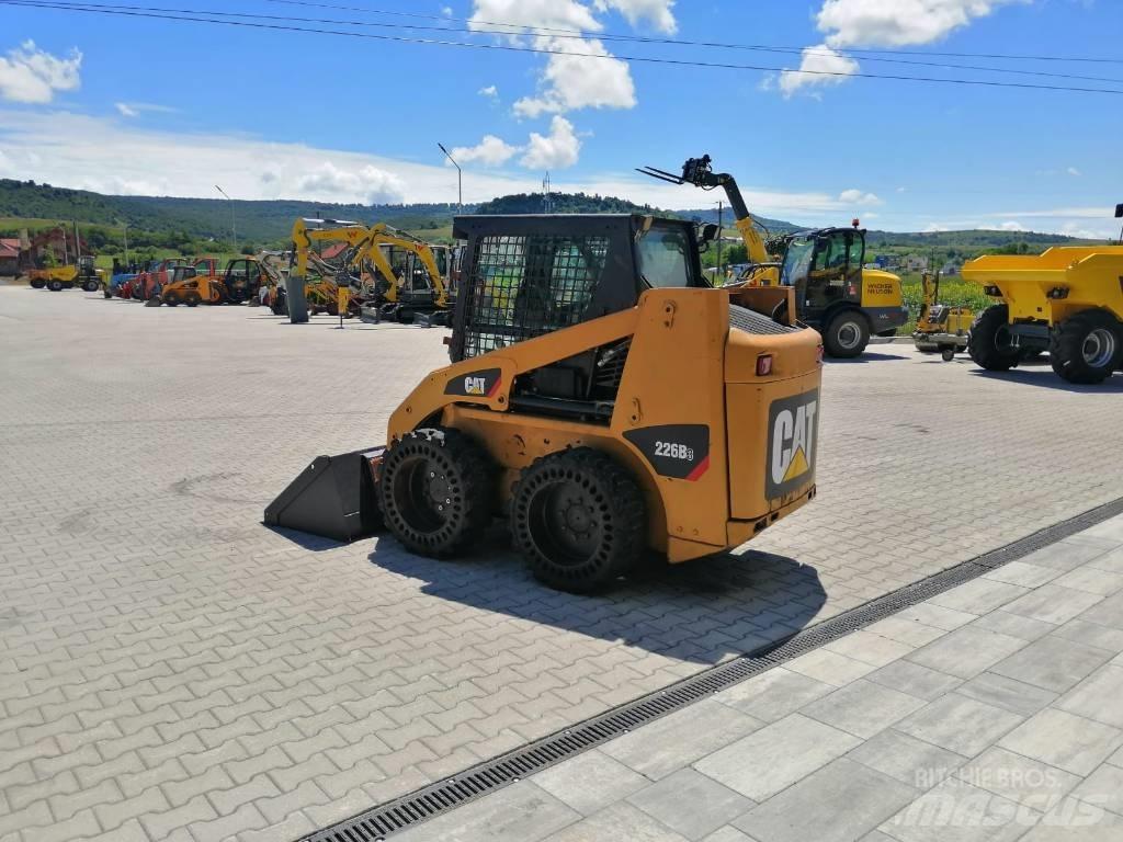 CAT 226 B 3 Kompaktlaadurid