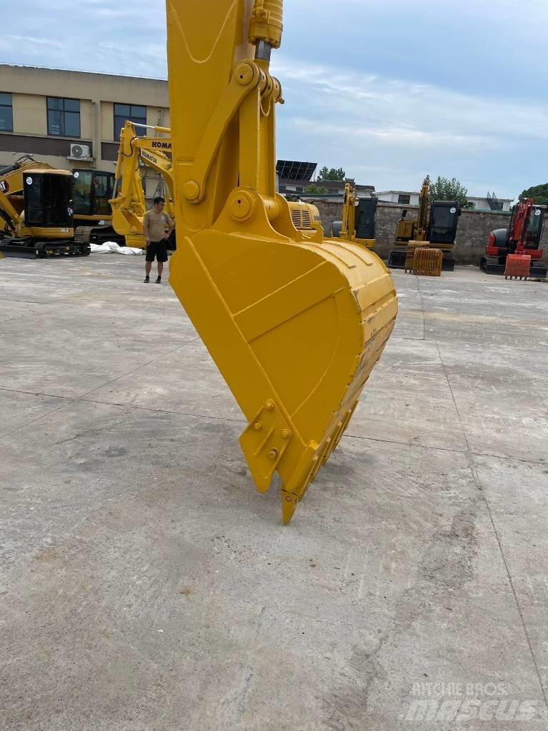 Komatsu PC 220-7 Roomikekskavaatorid