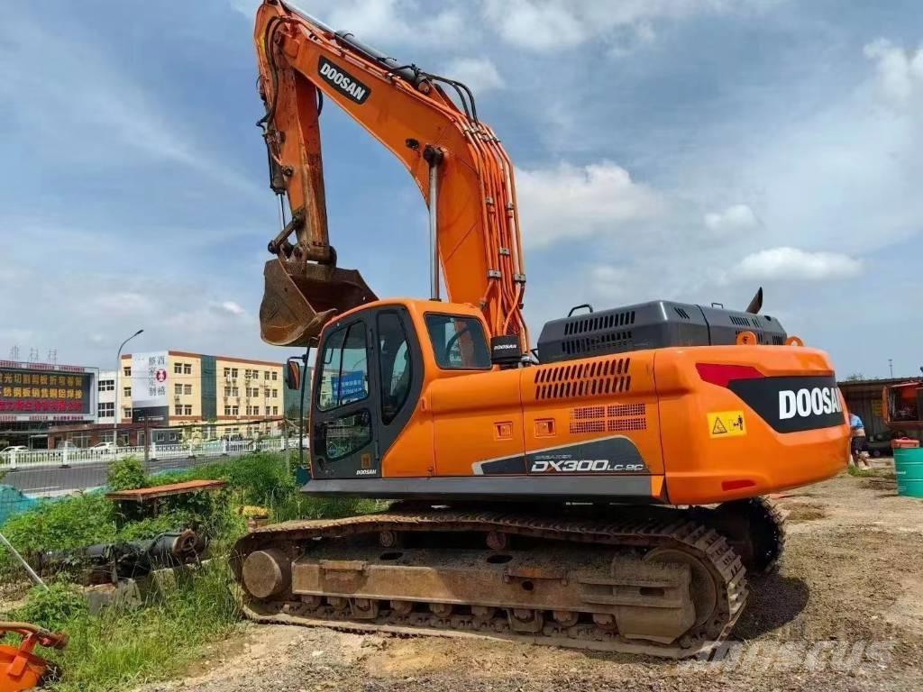 Doosan DX 300 LC Roomikekskavaatorid